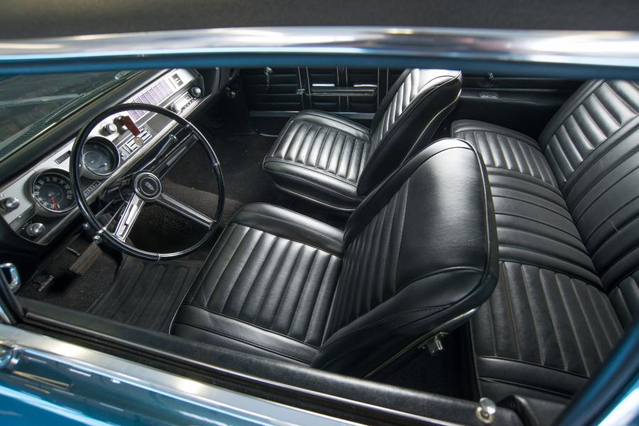 Интерьер Oldsmobile Cutlass Supreme Holiday Coupe (3807) 1967 года  (фото 10 из 11)